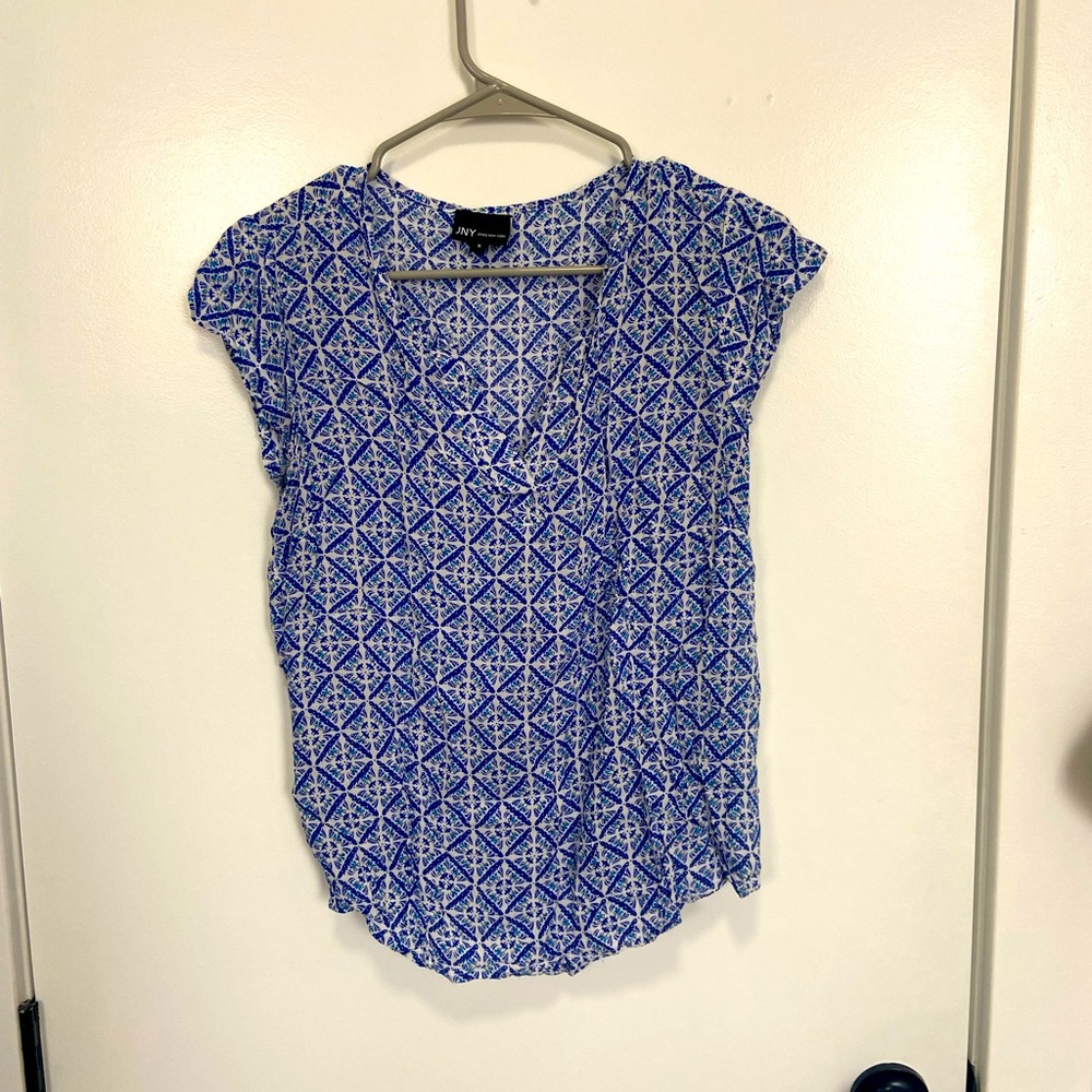 Bundle of 5 shirts. Ordinary shirts paired with a sweater, great for work
